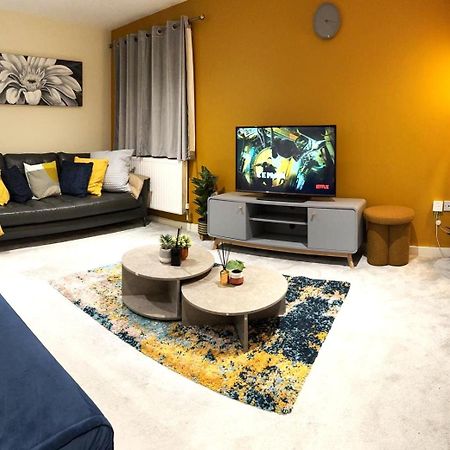 Large Cosy 2 Bedroom Ground Floor Flat In Stevenage Sg1 Sleeps 4-5 Free Parking Екстер'єр фото