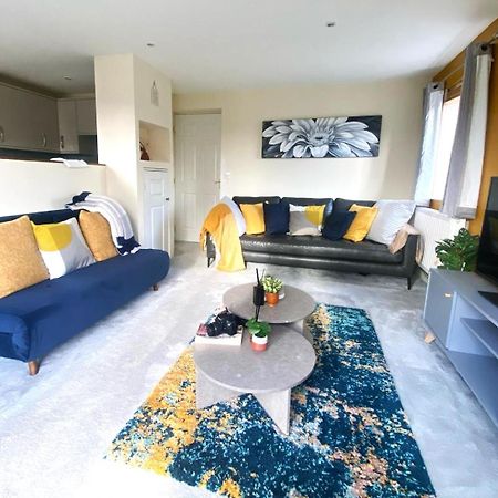 Large Cosy 2 Bedroom Ground Floor Flat In Stevenage Sg1 Sleeps 4-5 Free Parking Екстер'єр фото