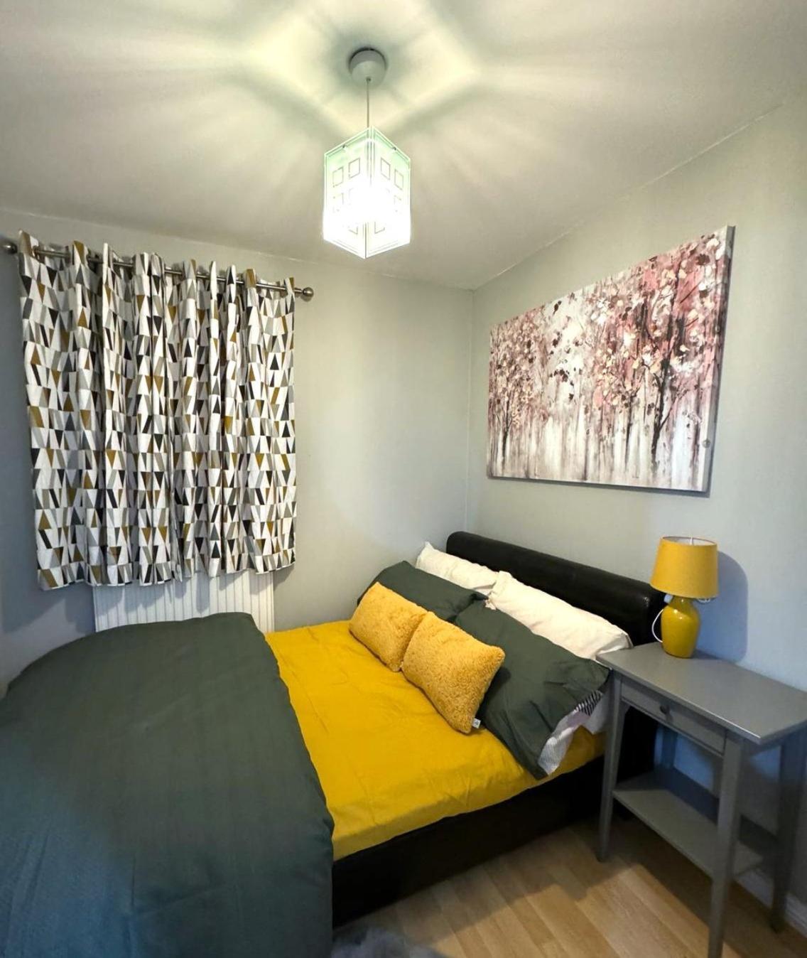 Large Cosy 2 Bedroom Ground Floor Flat In Stevenage Sg1 Sleeps 4-5 Free Parking Екстер'єр фото
